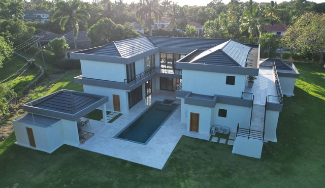 Private 5BD Luxury Villa in Seahorse Ranch w/Chef, Pool, and Beach Access in Sosúa