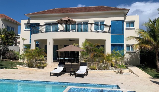Royal Villa 4-bedroom Villa-January 15, 2027-January 22, 2027