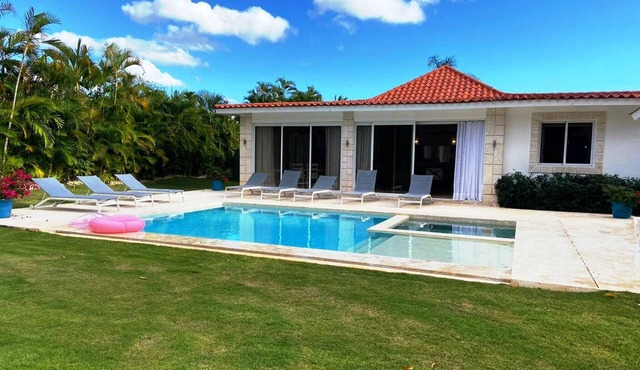 Seasideserenity - Luxury Villa Steps From The Beach in La Romana