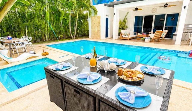 Sleeps up to 16 | Family Villa w/Bunk Room & Spa
