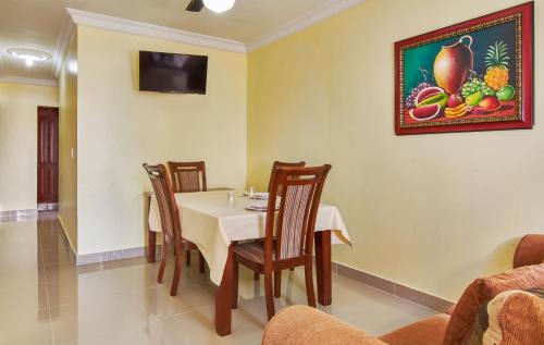 Spacious 2Br 1Bath Apartment Terrace & Street View in La Viva