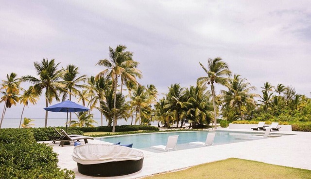 Spacious 6BR Oceanfront, Pool, Private Terrace