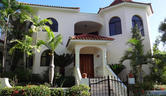 Spectacular Oceanview Villa Sleeps 16, full staff and wonderful personal chef in Puerto Plata