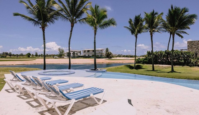 Staffed Luxury Villa with Pool