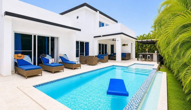 Sunset Villa | Bunk Room, Pool & Sleeps up to 11