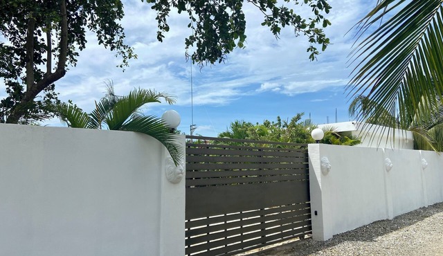 The white rock villa this 9 bedroom 9 bathroom offer fee continental breakfast