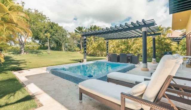 Tropical villa with pool at Green Village B843