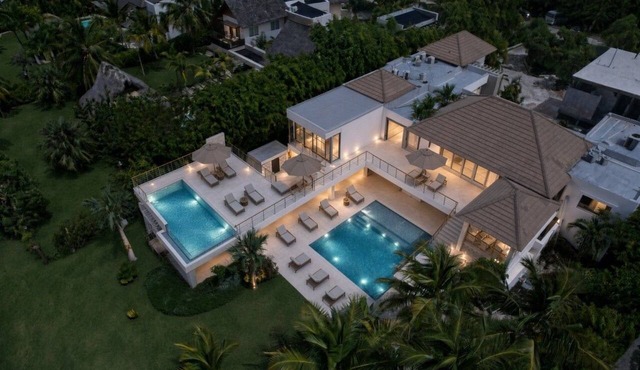 Villa Espada: Grand 8-Bedroom Estate w/pools, Eden Roc beach club, staff & golf carts in Punta Cana