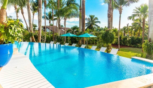 Villa familiar con vistas al golf