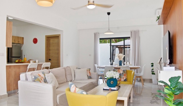Villa with heated pool & jacuzzi, near beaches
