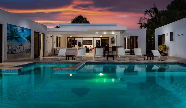 Your Private Tropical Escape, Casa Linda, 5 BR, Private Pool in Sosua