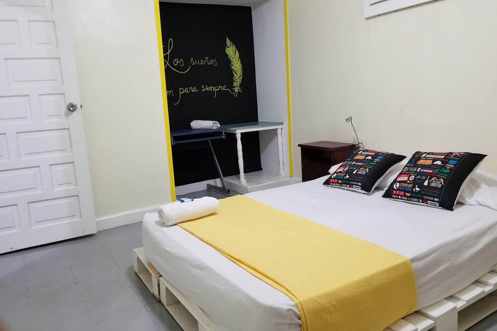 Ciudad Nueva House | La Puerta Roja Guest House