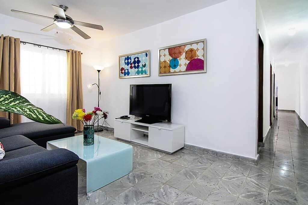 San Anton House | Lovely 3BR House at a Colonial Zone Park