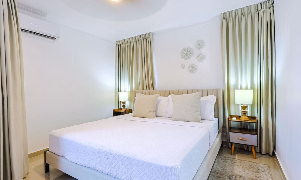 Santo Domingo Apartment | Elegant Sea View 3BD Apt, King Bed, Full AC, Pool.