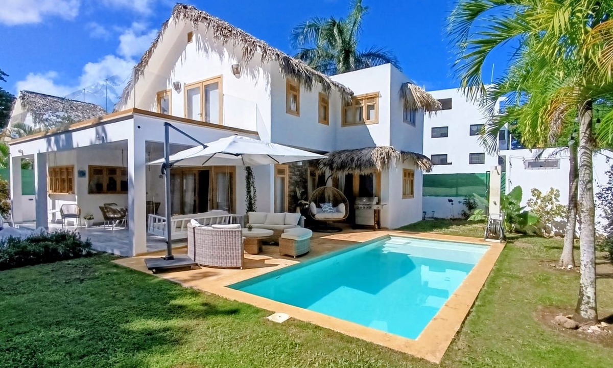 La Ceiba Villa | Villa Valentina - New 5BR 8 Beds - Pool - 9min Walk to Beach