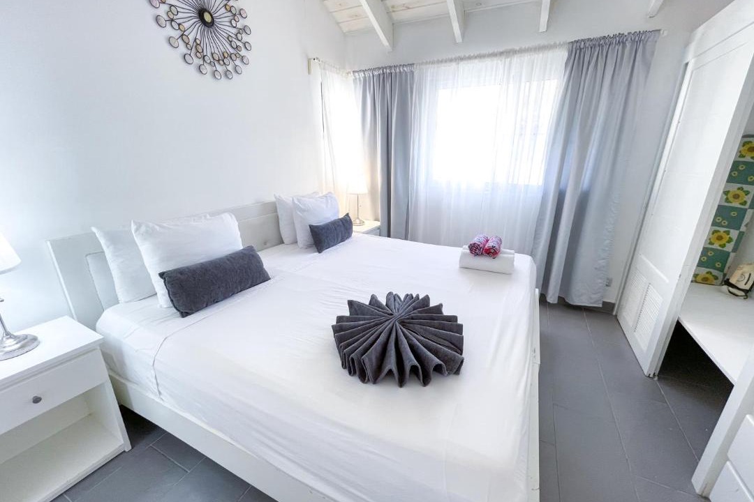 Bavaro Hotel | LOS CORALES Condo-HOTEL with VILLAS & SUITES WIFI BBQ Beach CLUB & SPA