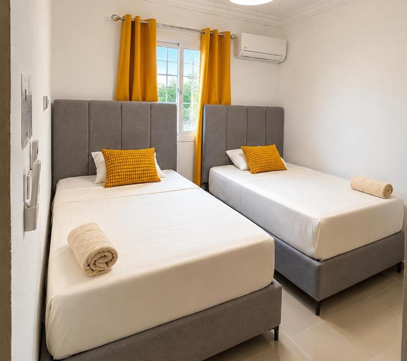 Licey al Medio House | Casa Moderna en Residencial Privado, AC y Parking