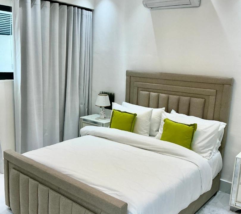 Evaristo Morales Apartment | Luxury Designer Suite, Infinity Pool,City Views