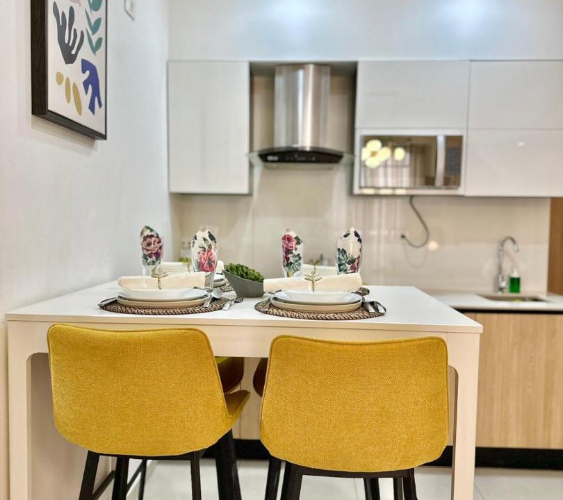 Viejo Arroyo Hondo Apartment | Modern Apartment in Arroyo Hondo with Pool Gym and Balcony
