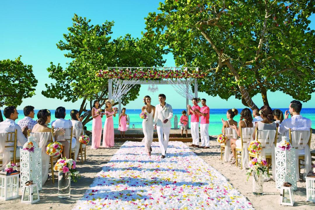 Photo of Others in Dominicus