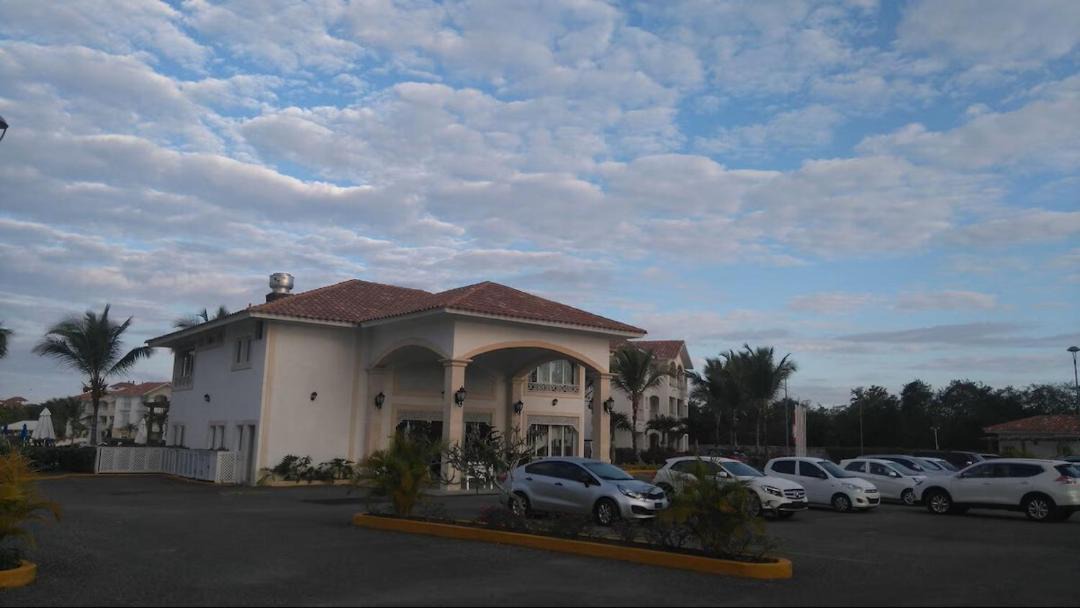 Photo of Others in Dominicus