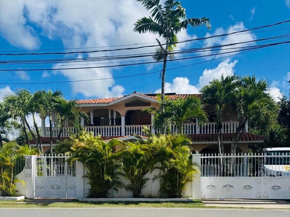 Photo of Others in Dominicus
