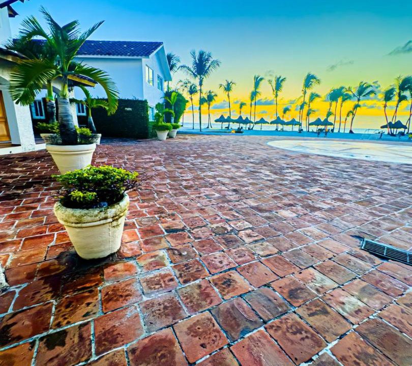Photo of Others in Dominicus
