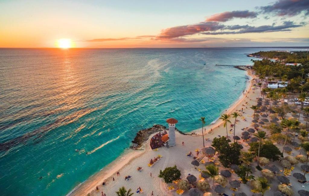 Photo of Others in Dominicus