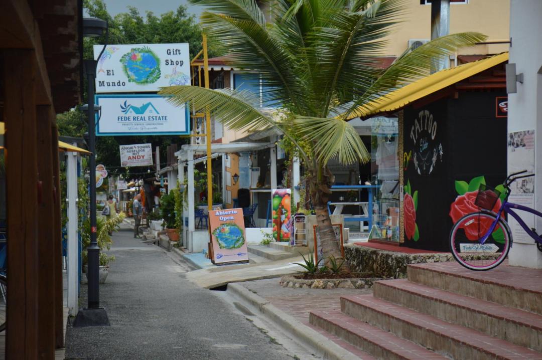 Photo of Others in Dominicus