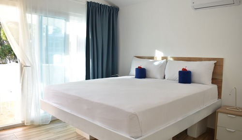 Standard Double Room, 1 King Bed, Garden View