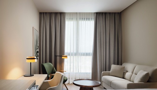 Standard Room, 1 King Bed, Balcony, Mountain View