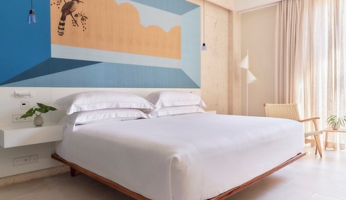 Room, 1 King Bed, Balcony (Essential)