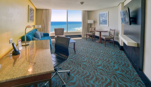 Club Suite, 1 King Bed (Luxurious, Club Floor)