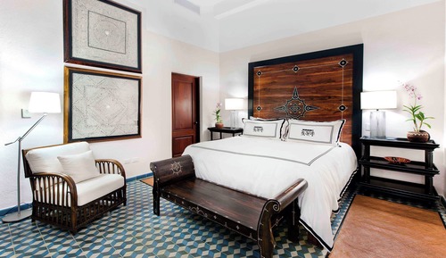 Standard Room, 1 King Bed, Pool Access