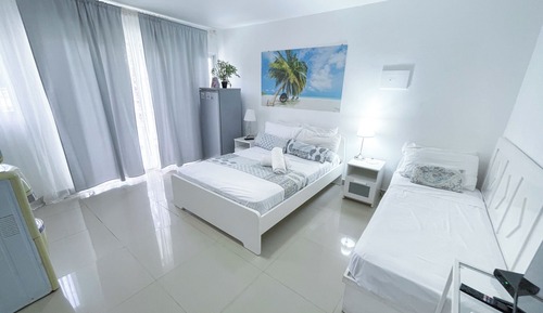 Deluxe Studio, Multiple Beds, Pool View