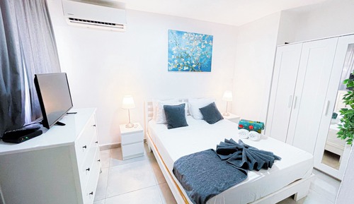 Superior Studio, 1 Queen Bed, Garden View, Beachside