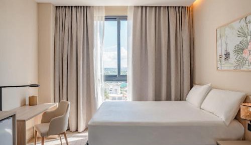 Standard Double Room with Two Double Beds and Garden View