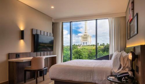 King Landmark View Room with Sofa Bed and Fridge