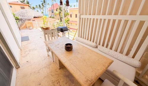King Suite with Pool View