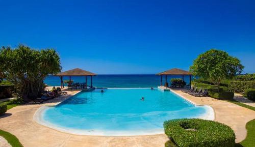 Apartment with Pool View 