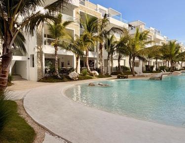 Two-Bedroom Deluxe Apartment with Garden View