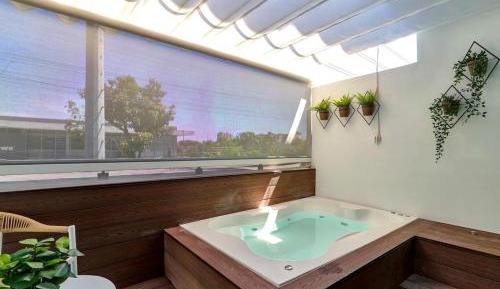 One-Bedroom Apartment with City View