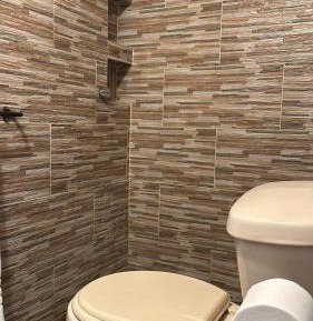 Double Room with Private Bathroom 5