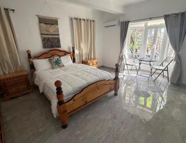 Double Room with Private Bathroom 4