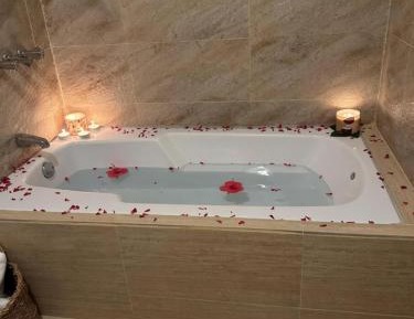 Double Room with Private Bathroom 3