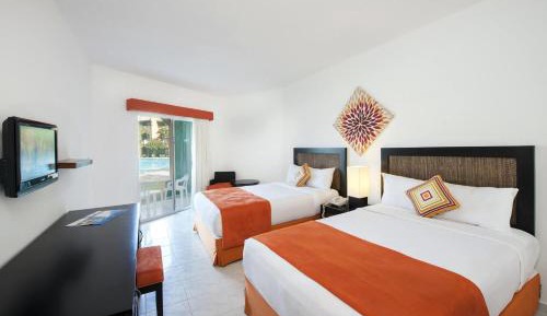 Double Room with Pool View and Balcony - Non-Smoking