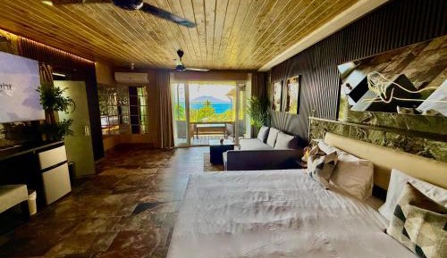 Suite with Hot Tub