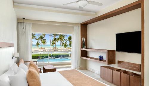 Sun Club Junior Suite Ocean Front King