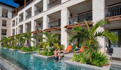 Unique King - Swim Up Junior Suite