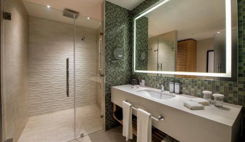 Resort Queen - Tropical Junior Suite